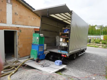 Servicio de insuflado para celulosa, fibra de madera y materiales aislantes de lana mineral.