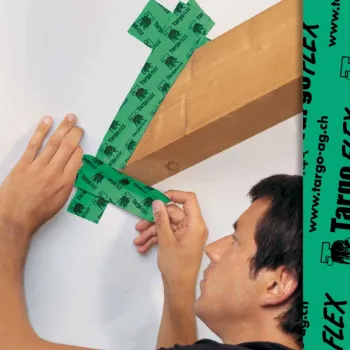 Targo FLEX roll 25 m, width 150 mm – highly flexible airtight sealing tape for penetrations, release liner slit in the center.