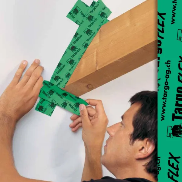 Targo FLEX roll 25 m, width 150 mm – highly flexible airtight sealing tape for penetrations, release liner slit in the center.